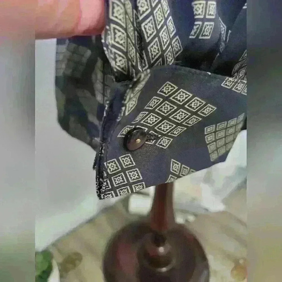 JONES NEW YORK  vintage blouse. Size 6 - Picture 4 of 8